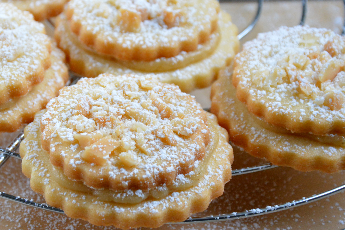 Gefüllte Macadamia-Plätzchen Sablés fourrés aux noix de macadamia - La ...