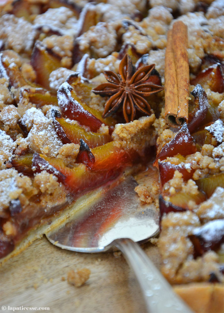 View Tarte Aux Pommes Et Aux Quetsches Background