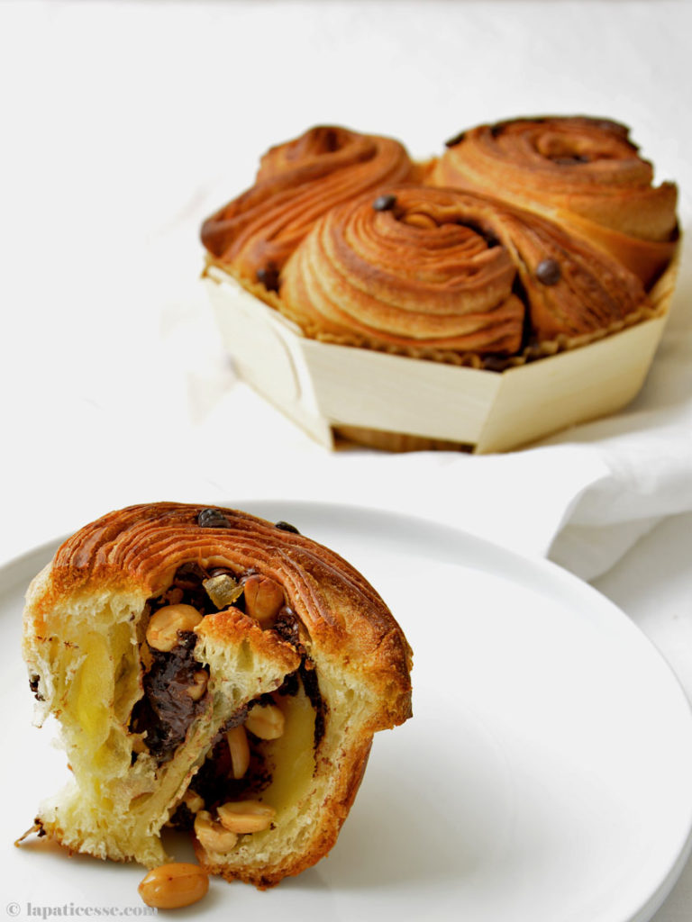 »Brioche feuilletée au chocolat« mit Erdnüssen und kandiertem Ingwer ...