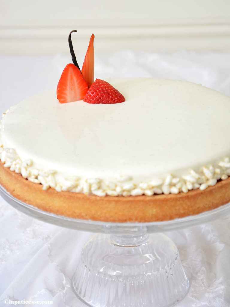 Tarte Sissi Milchreis Mit Erdbeer Rhabarber Kompott Rezept Nach Laduree Plus Mirror Glaze La Paticesse Der Patisserie Blog 