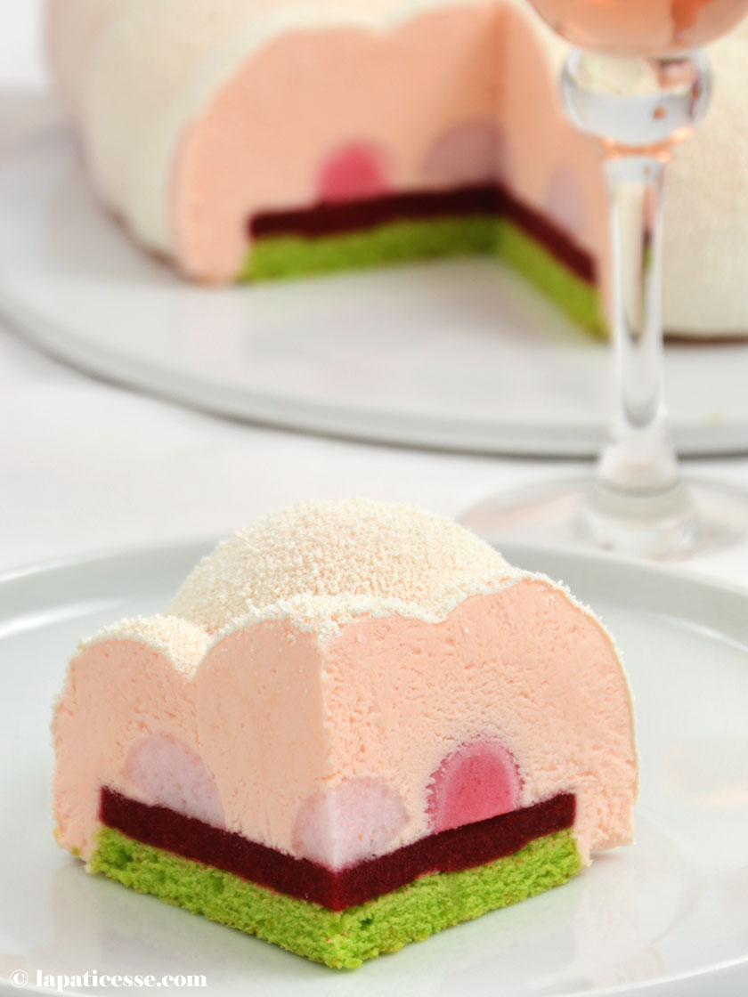 Entremets Nuage d'Ispahan Champagner-Torte Rezept Cloud Silikomart Himbeer Litschi Pierre Herme Anschnitt