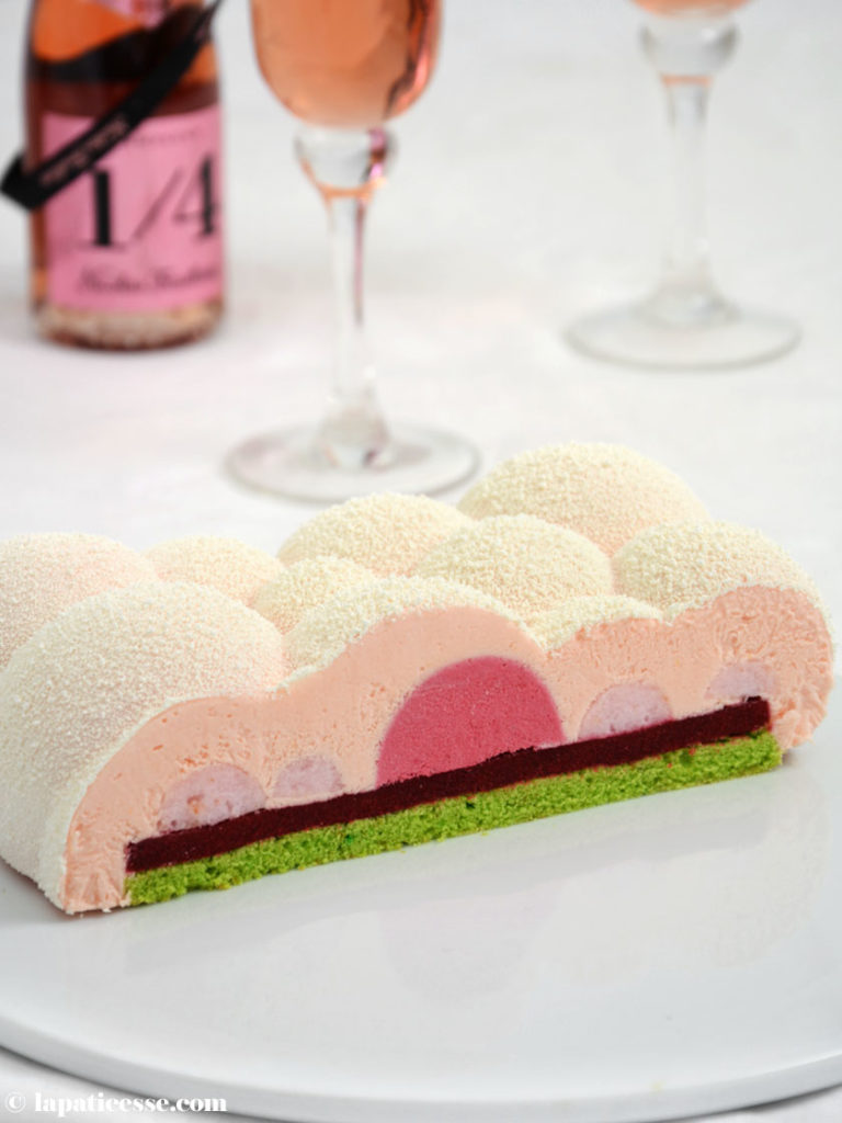 Entremets Nuage d'Ispahan Champagner-Torte Rezept Cloud Silikomart Himbeeren Litschis Anschnitt 3