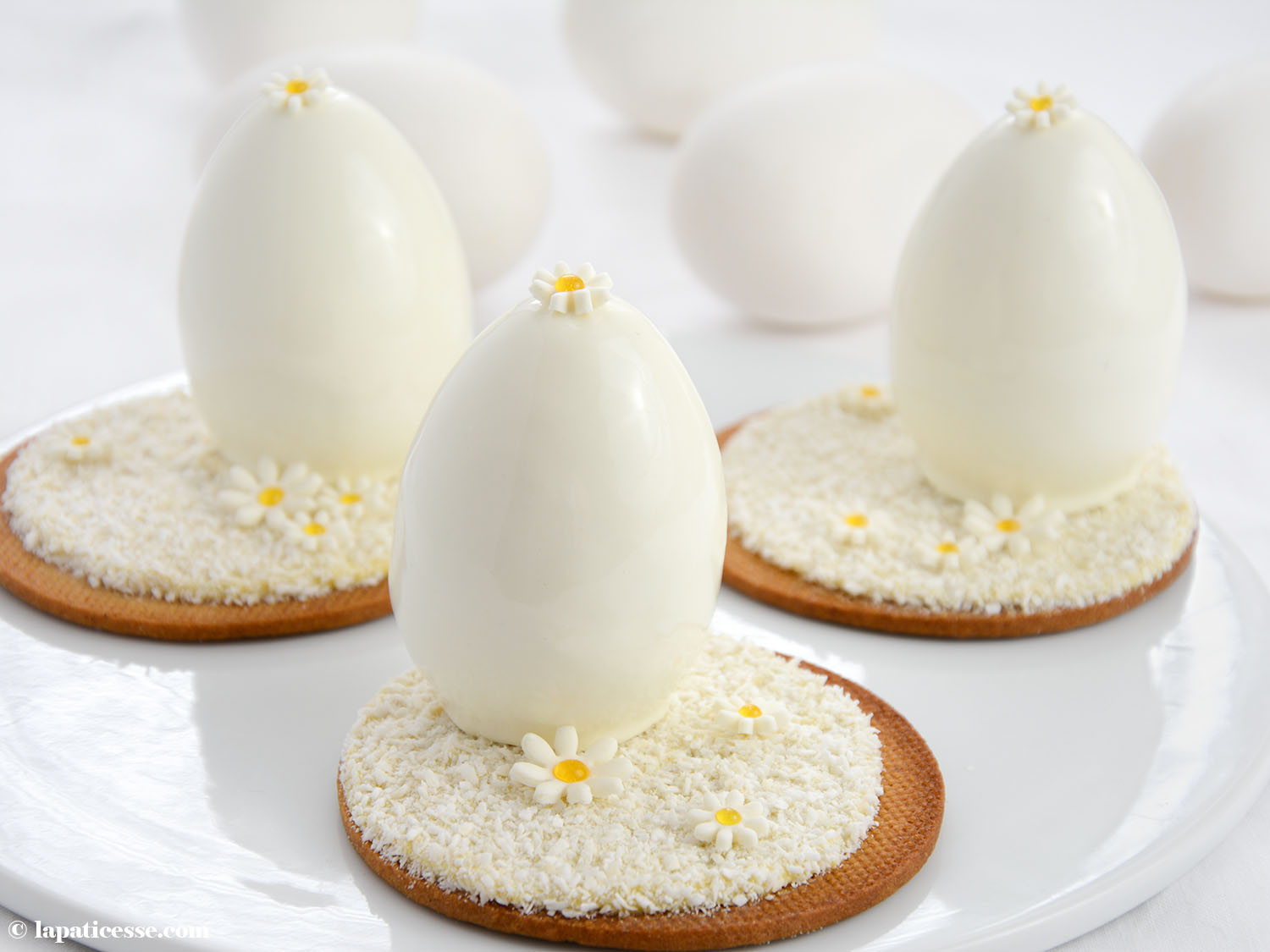 Oeufs blanc de Pâques Weiße Ostereier mit Kokos und exotischen Früchten