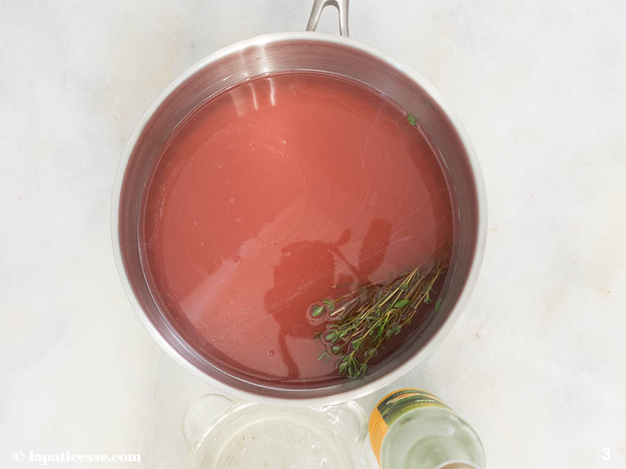 Weinlimonade Rezept Weinsirup Rose Pinot noir Rosenwasser Thymian Zubereitung